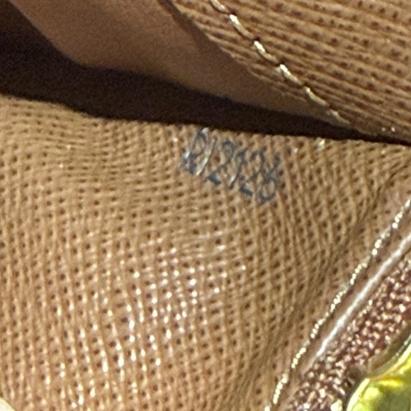 Louis Vuitton 2016 LV Monogram Insolite Wallet - Picture 11 of 11